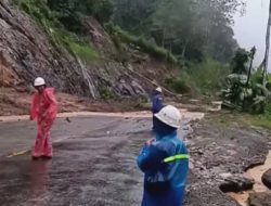 BreakingNews: Longsor di Jembatan Bolong, Jalan Poros Mamuju Majene Lumpuh
