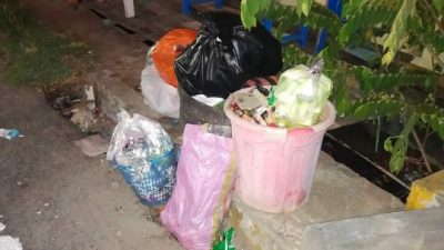 sampah menumpuk di majene