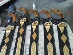 Pipa paralon bekas di sulap menjadi sarung parang unik