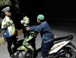 Malam-Malam Naik Motor Pakai Kopiah Tetap Ditindak