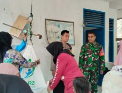 Gerak Cepat Bhabinkamtibmas dan Babinsa,Jemput Warga Yang Tidak Membawa  Anaknya Ke Posyandu