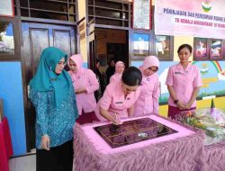 Ketua Bhayangkari Daerah Sulawesi Barat Resmikan Gedung Serba Guna TK Kemala Bhayangkari 10 Pamboang