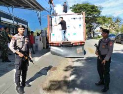 Pengawalan Distribusi Logistik Pemilu, Dikawal Ketat Personel Polres Majene Bersenjata Lengkap