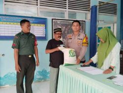 Sinergitas TNI-POLRI Dalam Pengamanan Penyaluran Bantuan Pangan di Kantor Kelurahan Banggae