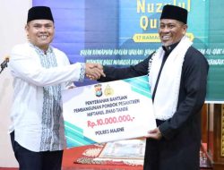 Peringatan Malam Nuzul Quran, Kapolres Majene Serahkan Bantuan Pembangunan Rumah Tahfiz Al-Quran Ponpes Miftahul Jihad Tande