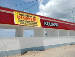 Miris…! Bangunan Kuliner Disegel Pekerja, Proyek Belum Dibayar di Pantai Tanjungbatu