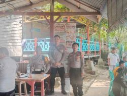 Wisata Pantai Dato Dipadati Warga Pasca Idul Fitri, Personil Polres Majene Berikan Imbauan Keselamatan Kepada Pengunjung