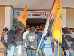 Pergerakan Mahasiswa Islam Indonesia Geruduk Kantor Bupati Majene Terkait 42 Korban Keracunan di Pamboang