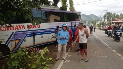 BreakingNews: Kecelakaan di Malunda, Bus Cahaya Solo Tabrak Avansa, Korban Luka Ada