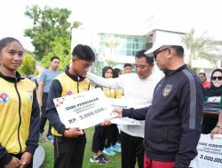 Tingkatkan Prestasi Olahraga, PJ Bahtiar Serahkan Penghargaan kepada Atlet, Pelatih, Wasit dan Pemuda