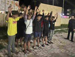 Aksi Berbahaya Freestyle Motor di Perbatasan Majene Polman, Sejumlah Pemuda Digiring Polisi