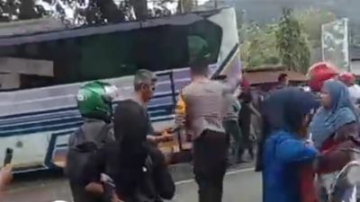 Kecelakaan bus cahaya solo malunda