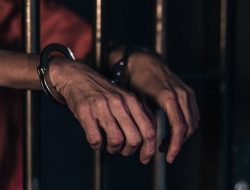 Gratifikasi Pengadaan Barang Jasa, Bupati dan Kadis PUPR Ditetapkan Tersangka