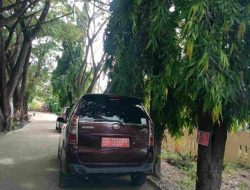 Parah, Bukannya Beri Contoh, Dua Mobdin Pemkab Majene Parkir di Tempat Terlarang