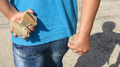 Lemparan batu garogo selatan