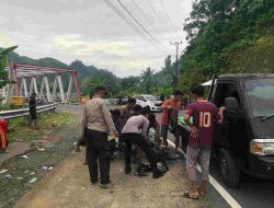 Tikungan Tubo Sendana, Toyota Calya Tabrak Pemotor Hingga Dirujuk ke RS