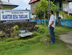 Kadis KominfoSS Inspeksi Objek Penerima Bantuan Internet SULBAR Digital di Desa Tabolang