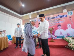 Pemprov Sulbar Bagikan 700 Paket Ramadan untuk Masyarakat Pasangkayu