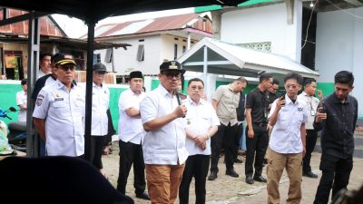 Gubernur Suhardi Duka Pangkas Harga Bawang hingga Telur di Pasar Murah Majene, Warga Antusias