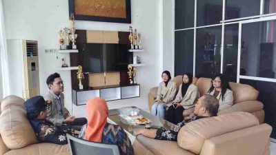 Kalaksa BPBD Sulbar Terima Silaturahmi Tim KKN-PPM UGM, Perkuat Kolaborasi Program Pengurangan Risiko Bencana di Desa