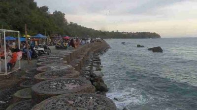 Pesona Tanggul Batu Cincin, Ikon Wisata Pesisir Kabupaten Majene