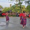 Turis Belanda Antusias Saksikan Penampilan Tarian Sulawesi Barat di Pergelaran Soul of Youth TMII